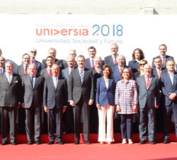 Su Majestad el Rey y Su Excelencia Marcelo Rebelo de Sousa junto a las autoridades asistentes a "Universia 2018"