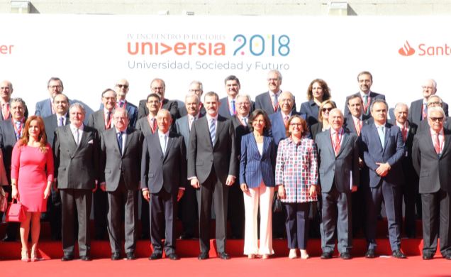Su Majestad el Rey y Su Excelencia Marcelo Rebelo de Sousa junto a las autoridades asistentes a "Universia 2018"