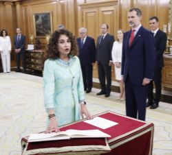 Doña María Jesús Montero Cuadrado, ministra de Hacienda, promete su cargo ante Su Majestad el Rey