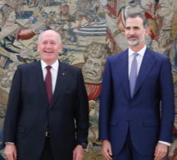 Don Felipe junto al Gobernador General de Australia, Sir Peter Cosgrove