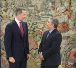 Su Majestad el Rey conversa con el Presidente electo de la República de Colombia, Sr. Iván Duque Márquez