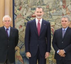 Su Majestad el Rey junto al Presidente electo de la República de Colombia, Sr. Iván Duque Márquez y el ministro de Asuntos Exteriores, Unión Europea y
