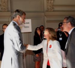 Su Majestad el Rey recibe el saludo de la ministra de Economía y Empresa, Nadia María Calviño