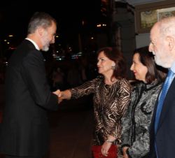 Su Majestad el Rey recibe el saludo de la vicepresidenta del Gobierno, ministra de la Presidencia, relaciones con las Cortes e Igualdad, María del Car