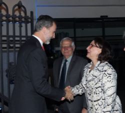 Su Majestad el Rey recibe el saludo de la secretaria general Iberoamericana, Rebeca Grynspan