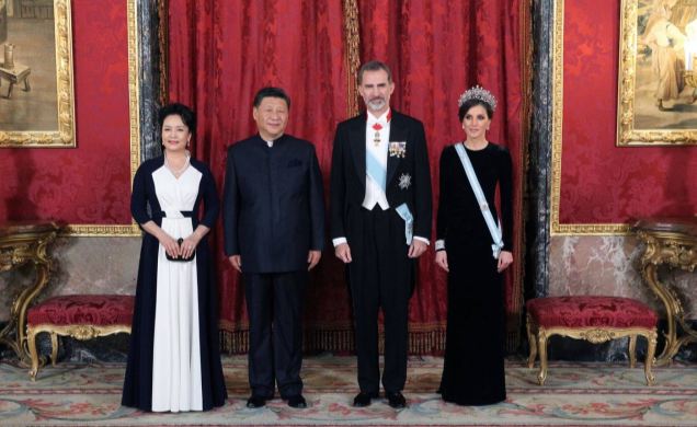 Sus Majestades los Reyes junto a Sus Excelencias el Presidente de la República Popular China, Xi Jinping y su esposa Peng Liyuan