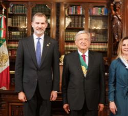 Su Majestad el Rey junto al Presidente de los Estados Unidos Mexicanos, Andrés Manuel López Obrador y su esposa