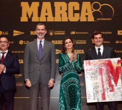 Don Felipe y Doña Letizia entrega el premio al juego limpio y al saber ganar 80º aniversario Marca al futbolista, Iker Casillas