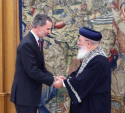 Su Majestad el Rey recibe el saludo del Sr. Shlomo Moshé Amar, Primado de Sión y Gran Rabino Sefardí de Jerusalén