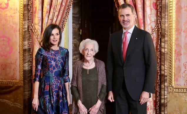 Don Felipe y Doña Letizia acompañados por Ida Vitale, Premio Miguel de Cervantes 2018