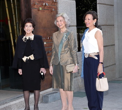 Su Majestad la Reina Doña Sofía junto a Paloma O'Shea, presidenta de la Escuela Superior de Música Reina Sofía; y Ana Botín, presidenta del Grupo 