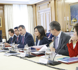 Sus Majestades los Reyes durante la reunión de la Comisión Delegada de la Fundación Princesa de Girona