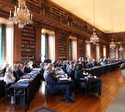 Vista general de la Biblioteca Bernadotte del Palacio Real de Estocolomo en un momento del Congreso