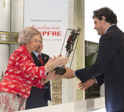 Su Majestad la Reina Doña Sofía hace entrega del premio "A la mejor Iniciativa Agropecuaria"