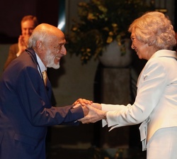 Su Majestad la Reina Doña Sofía entrega la Medalla de Profesor Emérito al profesor Dimitri Bashkikov