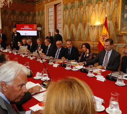 Don Felipe durante la reunión del Patronato del Real Instituto Elcano