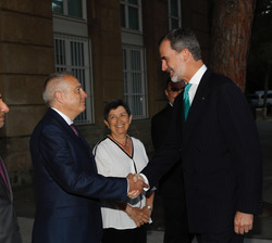 Su Majestad el Rey recibe el saludo del presidente del SIL y delegado especial del Estado en el Consorcio de la Zona Franca de Barcelona (CZFB), Pere 