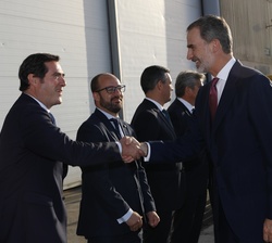 Su Majestad el Rey recibe el saludo del presidente de la Confederación Española de Organizaciones Empresariales (CEOE), Antonio Garamendi