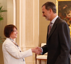 Su Majestad el Rey recibe el saludo de la subsecretaria de Justicia, Cristina Latorre Sancho