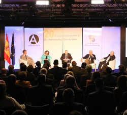 Mesa redonda: “La Evolución de las relaciones entre la UE y América Latina en los últimos veinte años. Retos de futuro”
