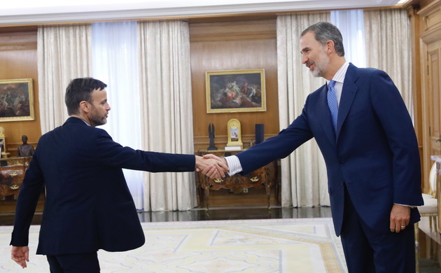 Su Majestad el Rey recibe el saludo del representante de En Comú Podem-Guanyem el Canvi, Jaume Asens Llodrá