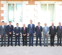 Su Majestad el Rey junto a los integrantes de la Agrupación de Fabricantes de Cemento de España - OFICEMEN
