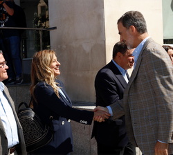 Su Majestad el Rey recibe el saludo de la delgada del Gobierno en la Comunidad de Madrid, María Paz García-Vera