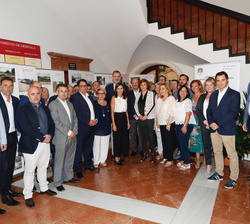 Don Felipe y Doña Letizia acompañados de los Alcaldes de la Vega Baja del Segura