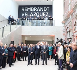 Los Reyes Don Felipe y Don Guillermo Alejandro a su llegada al Rijksmuseum para inaugurar la exposición Rembrandt-Velázquez