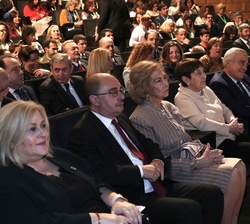 Su Majestad la Reina Doña Sofía durante el desarrollo de la Sesión Plenaria “Evolución de la sociedad respecto al Alzheimer”