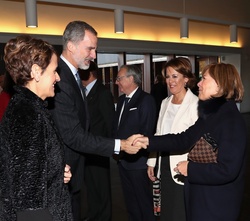 Su Majestad el Rey recibe el saludo de la expresidenta de la Comunidad Foral de Navarra, Uxúe Barkos