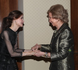 Su Majestad la Reina Doña Sofía junto a la directora de orquesta, Inma Shara