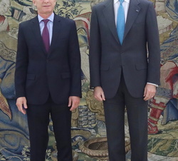 Su Majestad el Rey recibe junto al Presidente de la República de Argentina, Sr. Mauricio Macri