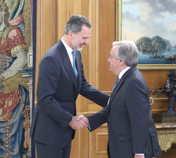 Su Majestad el Rey recibe el Su Majestad el Rey recibe el saludo del Secretario General de las Naciones Unidas, Sr. António Guterresdel Secretario Gen