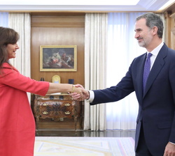 Su Majestad el Rey recibe el saludo de la representante de Junts (Junts per Catalunya-Junts), Doña Laura Borrás Castanyer