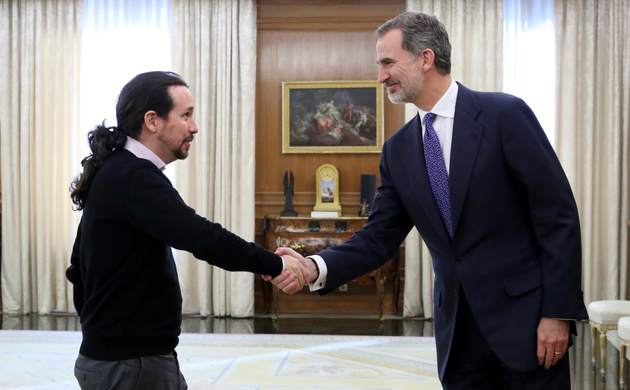Su Majestad el Rey recibe el saludo del representante de Podemos (Unidas Podemos), Don Pablo Iglesias Turrión
