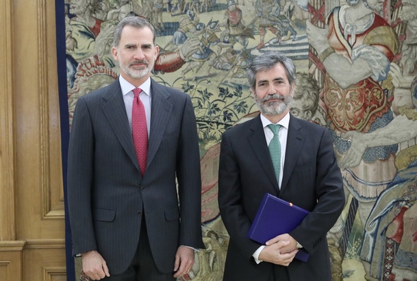 Su Majestad el Rey junto al presidente del Tribunal Supremo y del Consejo General del Poder Judicial, Carlos Lesmes Serrano