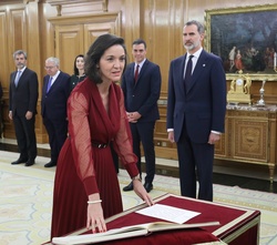 Doña Reyes Maroto, ministra de Industria, Comercio y Turismo, promete su cargo ante Su Majestad el Rey