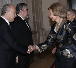 Su Majestad la Reina recibe el saludo del presidente de la Federación de Comunidades Judías de España, Isaac Querub