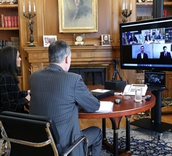 Don Felipe y Doña Letizia en un instante de su videoconferencia