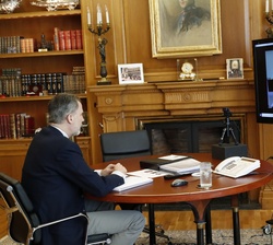 Don Felipe mantuvo una videoconferencia con responsables del Cercle d'Economía