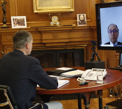 Su Majestad el Rey en videoconferencia con la Asociación de Líneas Aéreas