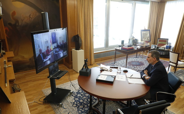 Don Felipe en la videoconferencia con los responsables del Instituto de la Ingeniería de España
