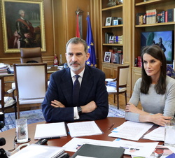 Sus Majestades los Reyes en videoconferencia con representantes de la Confederación Española de Comercio