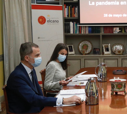 Don Felipe y Doña Letizia reciben información sobre la situación provocada por la crisis sanitaria mundial