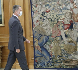 Su Majestad el Rey, a su llegada a la audiencia con el Presidente de la Xunta de Galicia, Alberto Nuñéz Feijóo