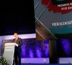 Don Felipe dirige unas palabras al público asistente a la conmemoración del 125 Aniversario de Heraldo de Aragón y  la XVII Edición de sus premios