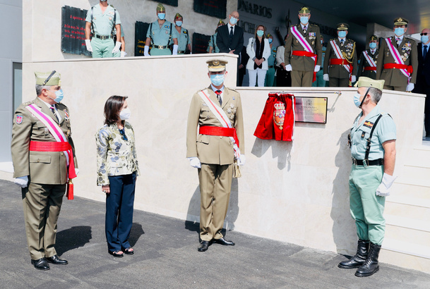Su Majestad el Rey descubre una placa conmemorativa con motivo del centenario de La Legión