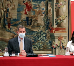 Sus Majestades los Reyes durante la reunión del Patronato del Instituto Cervantes