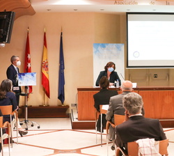 Ponencia de Carmén Morenes en la IV Jornada sobre tratamiento informativo de la discapacidad, conducida por Vicente Vallés y presidida por Su Majestad la Reina